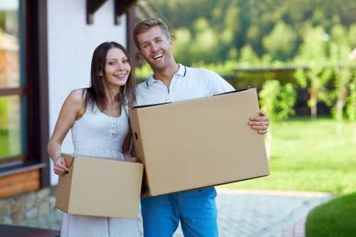 Local moving van service for flats and homes in Freezywater